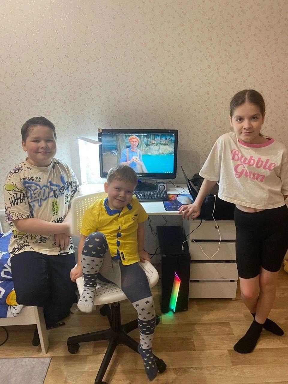 ☀️ Волонтёры движения «Рассвет» подарили компьютер детям